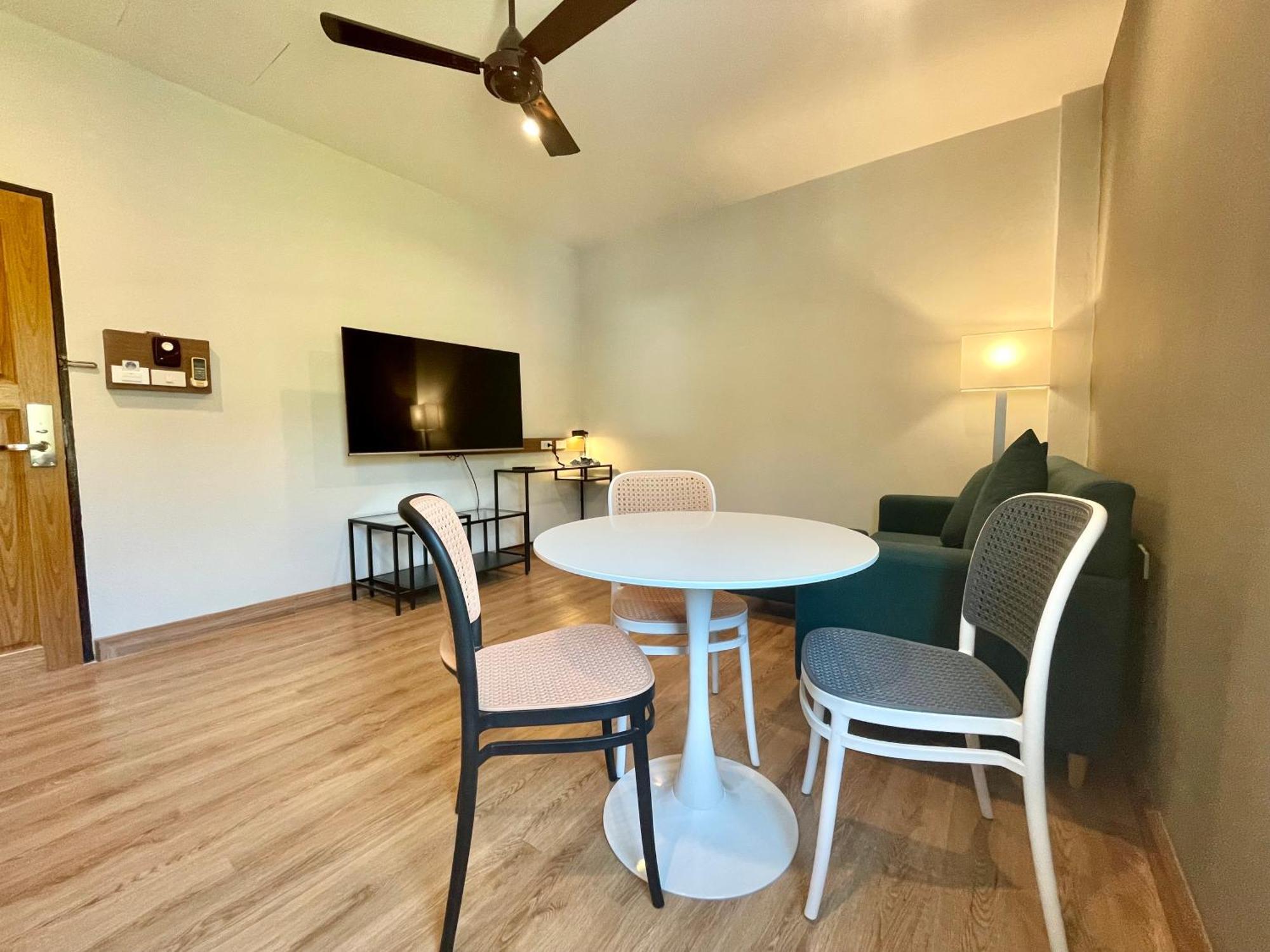Room Actually Service Apartment Karon Exterior photo